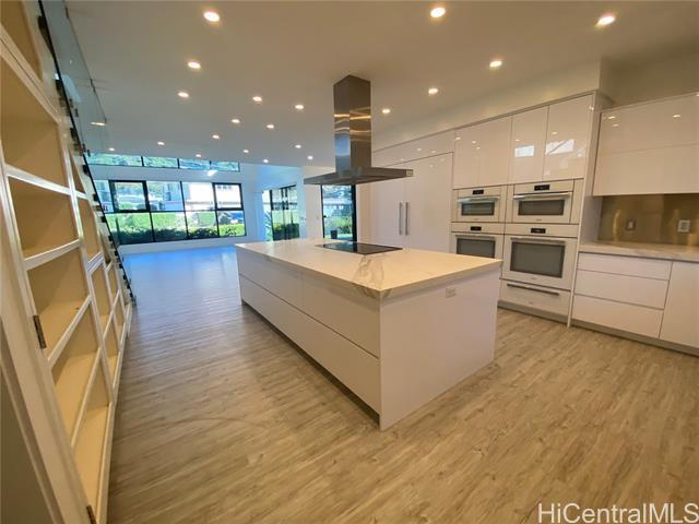 3238 Pawaina St in Honolulu, HI - Building Photo