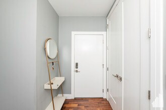 2618 W Fullerton Ave in Chicago, IL - Building Photo - Building Photo