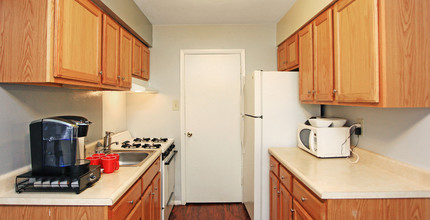 Middle River Townhomes in Middle River, MD - Building Photo - Building Photo