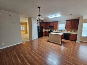 605 Snowy Orchid Dr in Desoto, TX - Building Photo - Building Photo