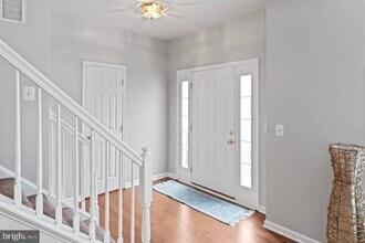 5971 Schooner Cir in King George, VA - Foto de edificio - Building Photo