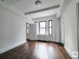 EAST 46 STREET in New York, NY - Building Photo