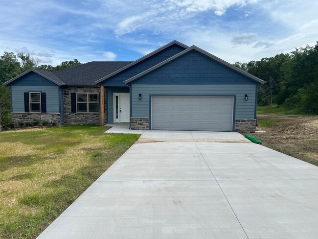 property at 185 Holly Way Dr