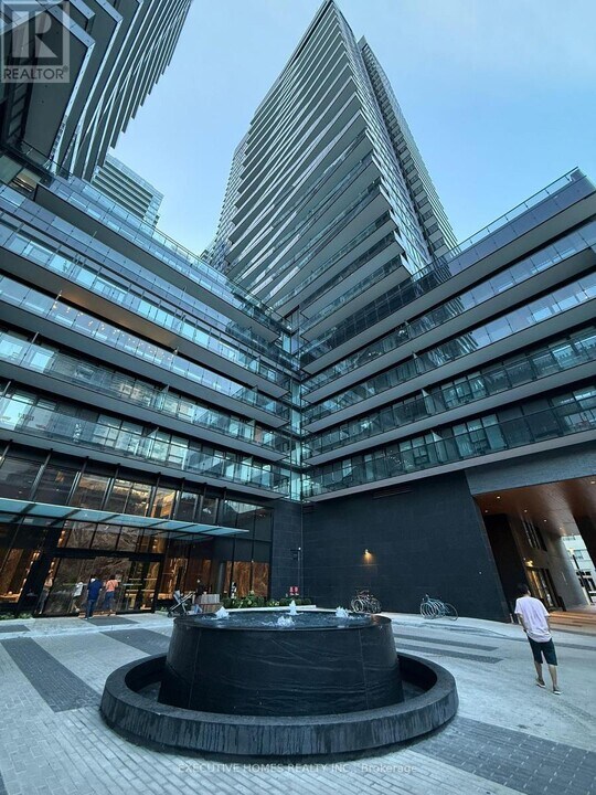 127 Broadway Ave in Toronto, ON - Building Photo