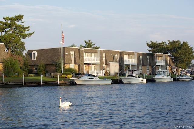 18 Starboard Ln in Patchogue, NY - Building Photo - Building Photo