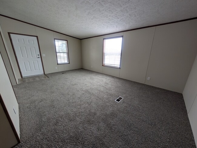 15843 Charlemagne Ave W in Clinton Township, MI - Building Photo - Building Photo