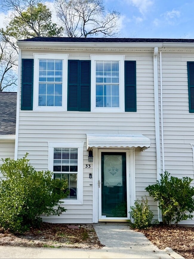 property at 33 Londonberry Ln