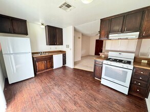 736 Commercial Ave in Ridgecrest, CA - Building Photo - Building Photo