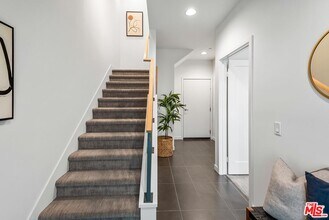 310 Washington Blvd in Marina Del Rey, CA - Foto de edificio - Building Photo