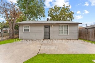 315 Pool Dr in San Antonio, TX - Building Photo