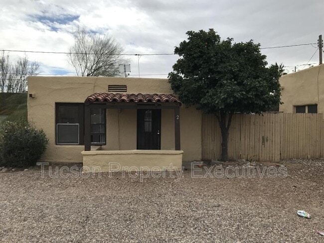 property at 2632 N Stone Ave