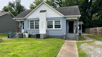914 Clark St in Clarksville, TN - Building Photo