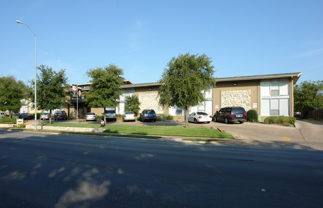 UPPER E APARTMENTS in Dallas, TX - Building Photo - Building Photo