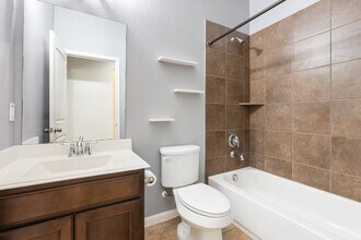 119 Country Crossing Cir in Magnolia, TX - Foto de edificio - Building Photo