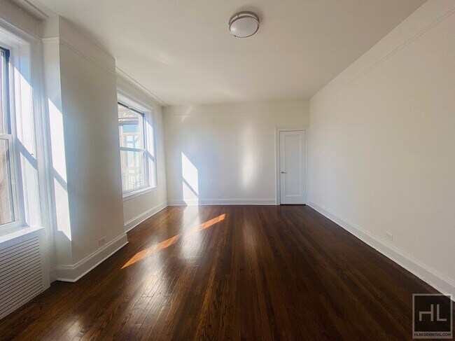 WEST 86 STREET in New York, NY - Building Photo - Building Photo