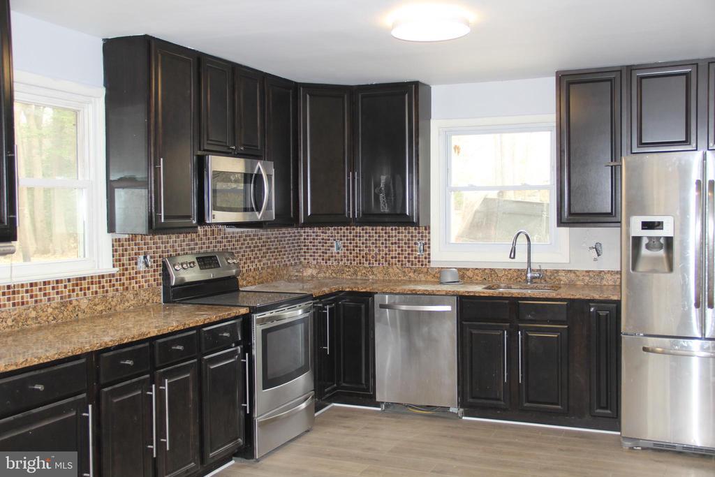 10616 Moores Ln in Clinton, MD - Building Photo
