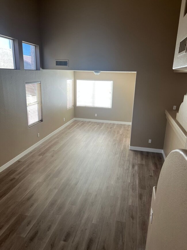 10057 Yellow Canary Ave in Las Vegas, NV - Building Photo - Building Photo