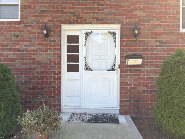 51 Pasadena Pl in Hawthorne, NJ - Building Photo - Building Photo