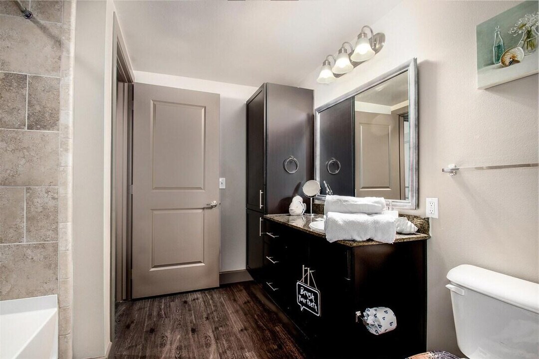 15506 Quorum Dr in Addison, TX - Building Photo