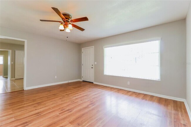 7303 Willow Park Dr in Tampa, FL - Building Photo - Building Photo