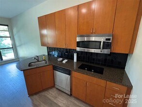 525 E 6th St, Unit 107 in Charlotte, NC - Building Photo - Building Photo
