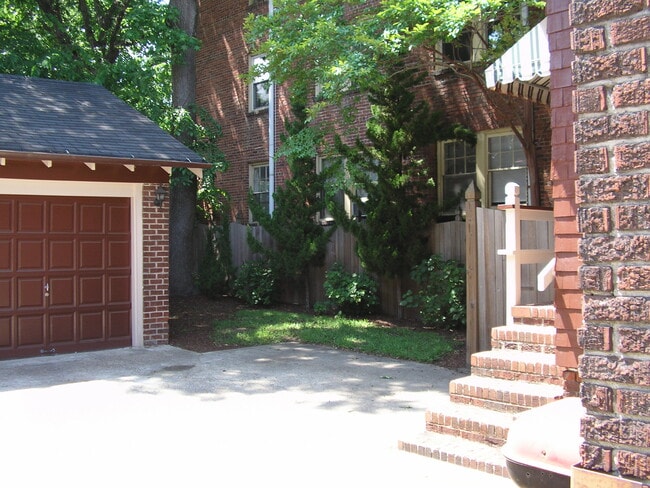 1709 Hampton Blvd in Norfolk, VA - Building Photo - Building Photo