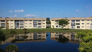 8465 Sunrise Lakes Blvd in Sunrise, FL - Building Photo
