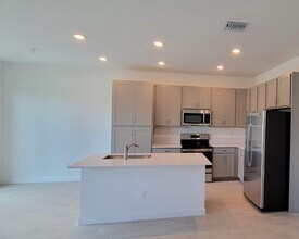 4946 Navali Dr in Wellington, FL - Building Photo - Building Photo