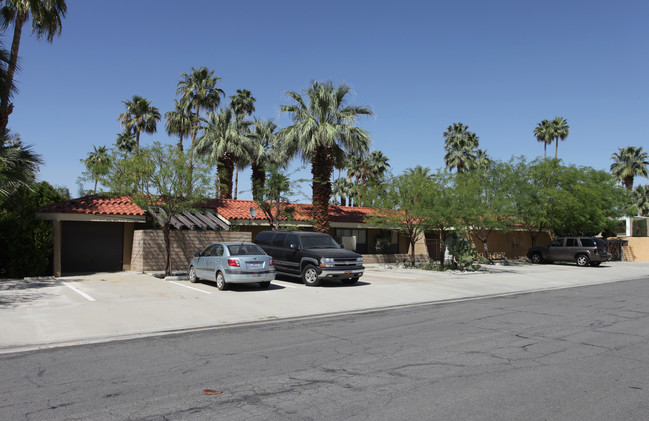 1850 S Camino Real in Palm Springs, CA - Foto de edificio - Building Photo