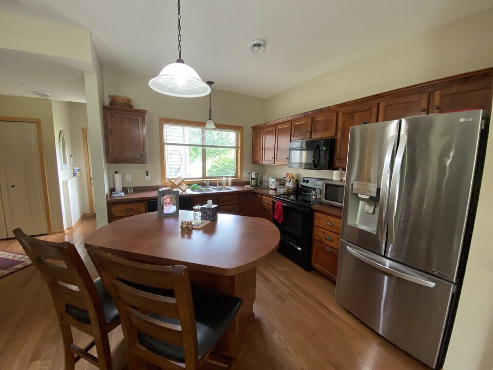 7884 Gotland Ln in Lino Lakes, MN - Building Photo