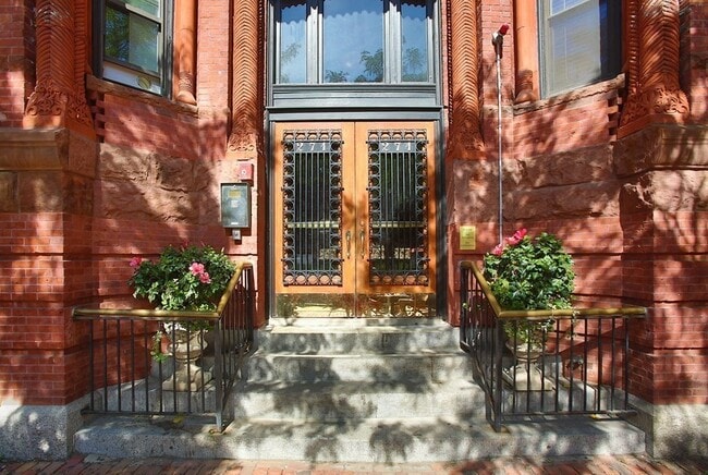 property at 271 Dartmouth St