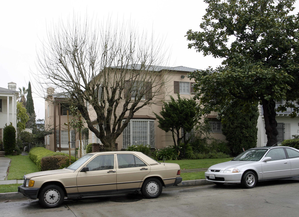 1056 S Genesee Ave in Los Angeles, CA - Building Photo