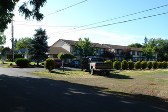 Churchdale Apartments in Salem, OR - Building Photo - Building Photo