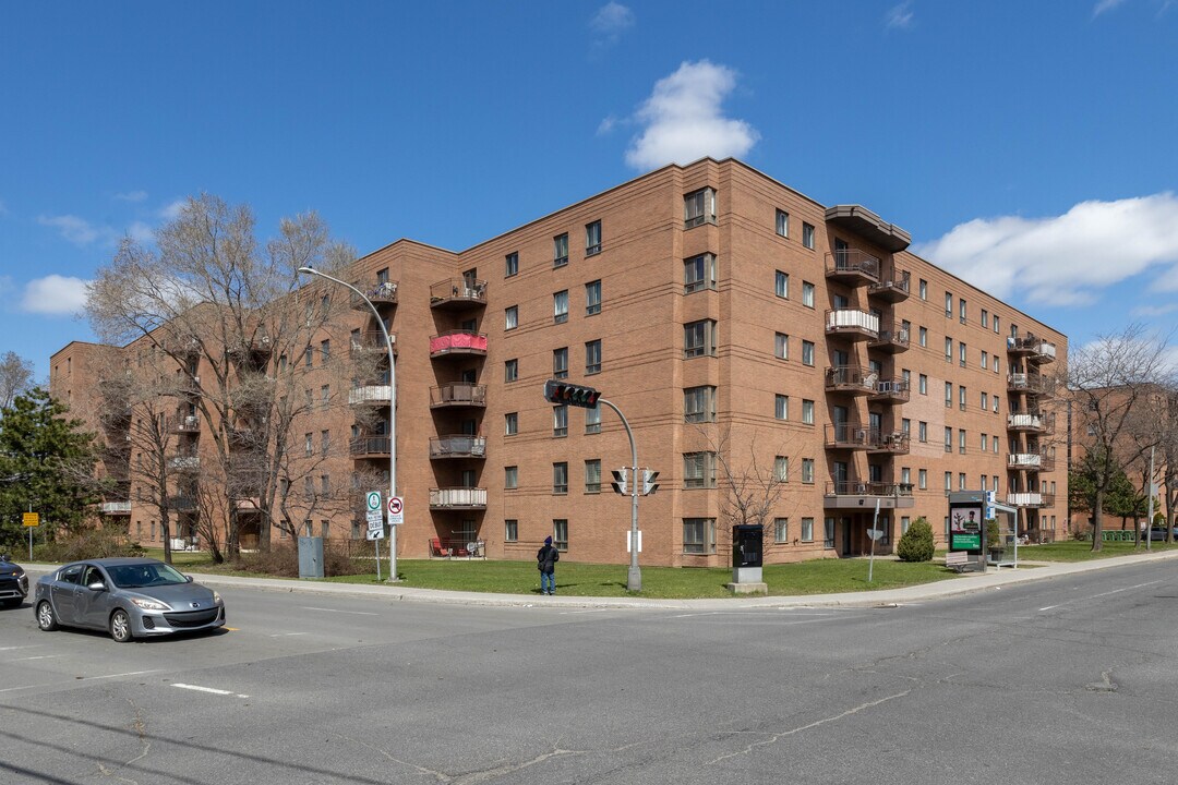 4655 Henri-Bourassa Boul O in St. Laurent, QC - Building Photo