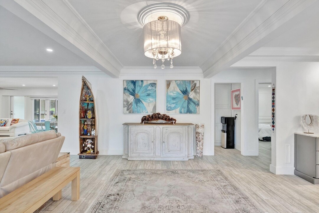 9010 S Lake Dasha Dr in Plantation, FL - Building Photo