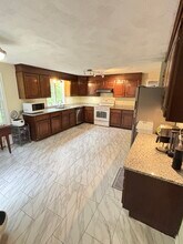 5 Freeman Cir in Lexington, MA - Foto de edificio - Building Photo