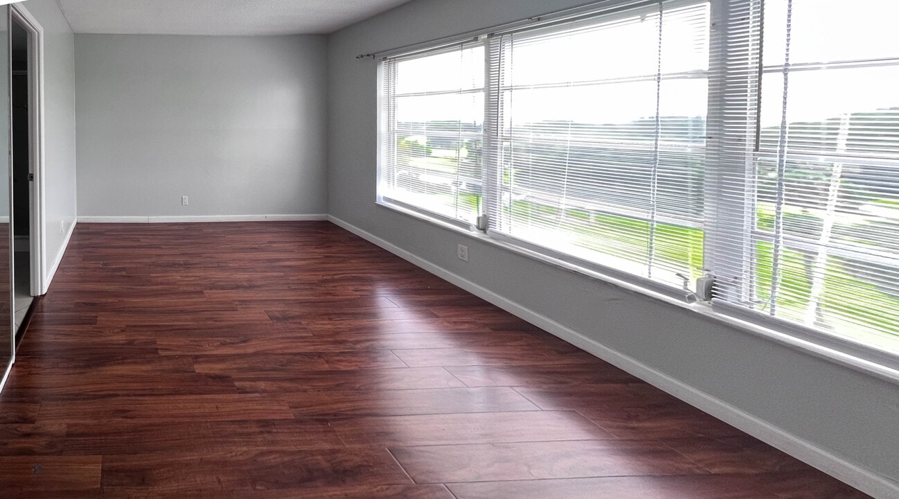 3050 N Palm Aire Dr in Pompano Beach, FL - Building Photo