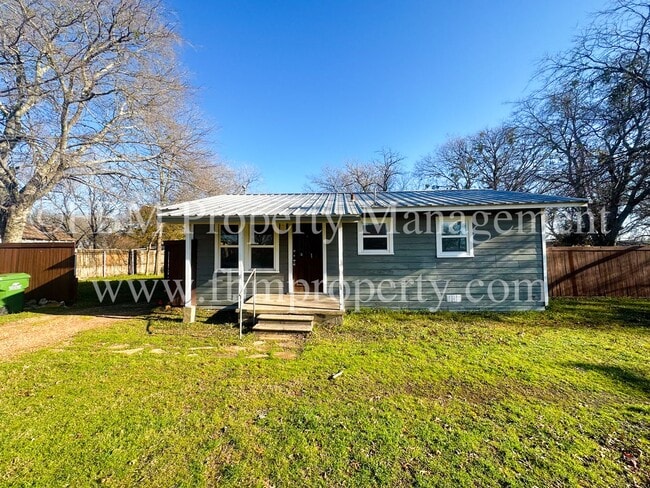 200 Dunlap St in Italy, TX - Building Photo - Building Photo