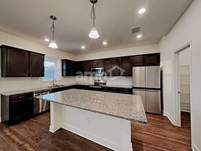 1001 Walden Pond Dr in Plant City, FL - Building Photo - Building Photo