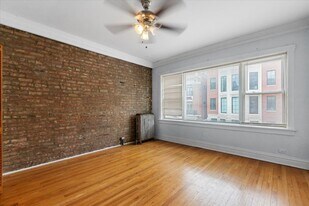 442 W Arlington Pl, Unit 2 in Chicago, IL - Building Photo