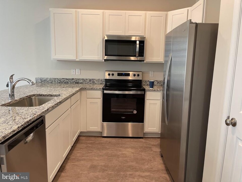 172 College Dr in Luray, VA - Building Photo