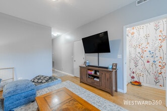 3242 N Hoyne Ave in Chicago, IL - Building Photo - Building Photo