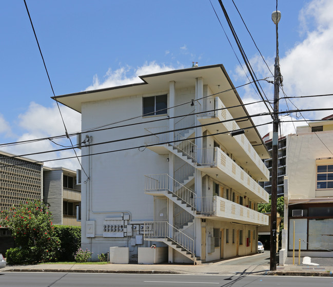 3116 Waialae Ave in Honolulu, HI - Building Photo - Building Photo