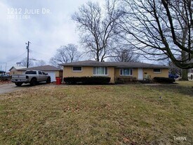 1212 Julie Dr in Champaign, IL - Building Photo