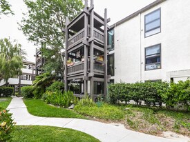 7777 W 91st St, Unit B3162 in Playa Del Rey, CA - Building Photo