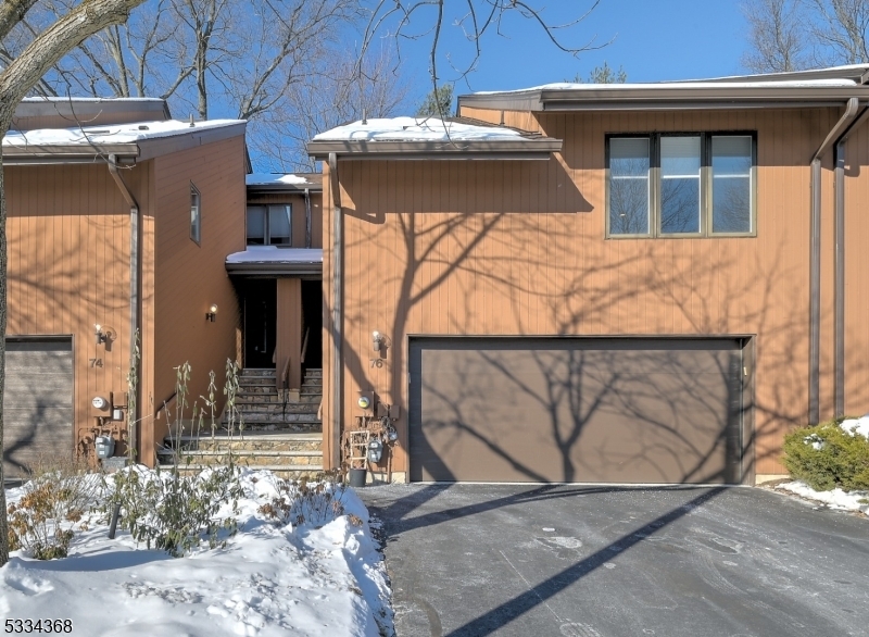 76 Cummings Cir in West Orange, NJ - Building Photo