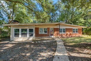 1109 Buckingham Dr in Tallahassee, FL - Building Photo