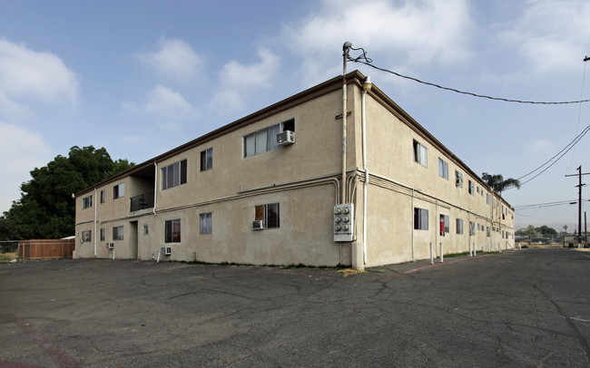 1239 W 14th St in San Bernardino, CA - Foto de edificio - Building Photo