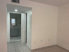 2744 W 60th St, Unit 51 in Hialeah, FL - Building Photo - Building Photo