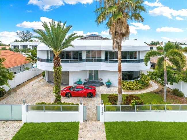 3344 NE 167th St in North Miami Beach, FL - Building Photo - Building Photo